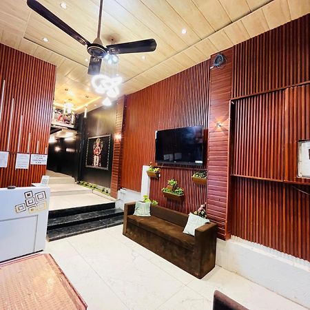 Pallav Guest House Уджайн Екстериор снимка