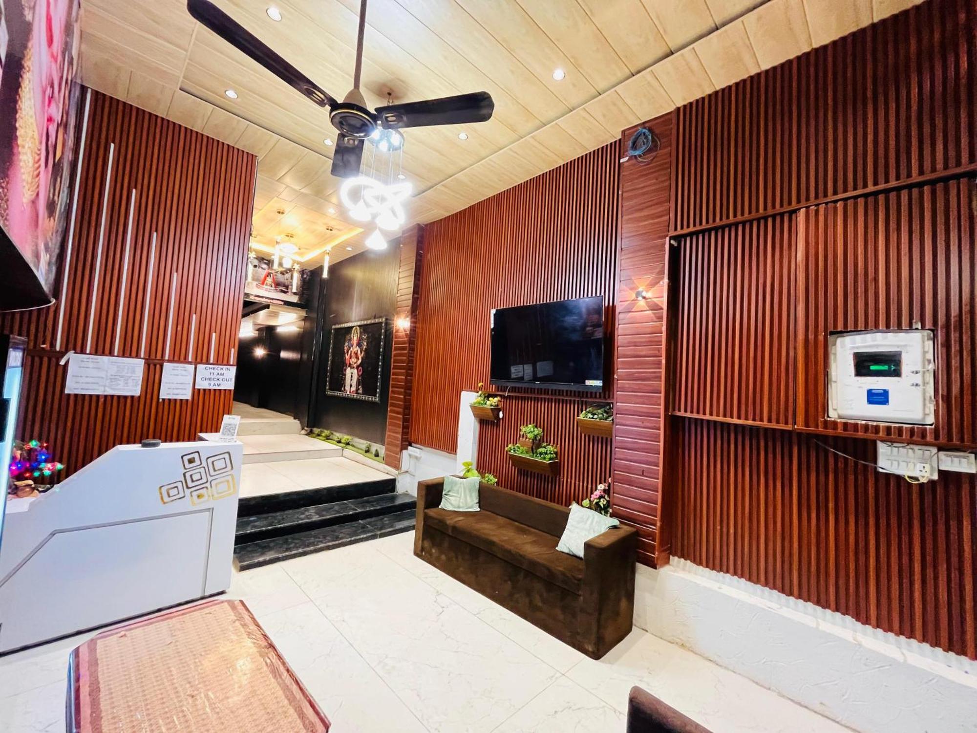 Pallav Guest House Уджайн Екстериор снимка