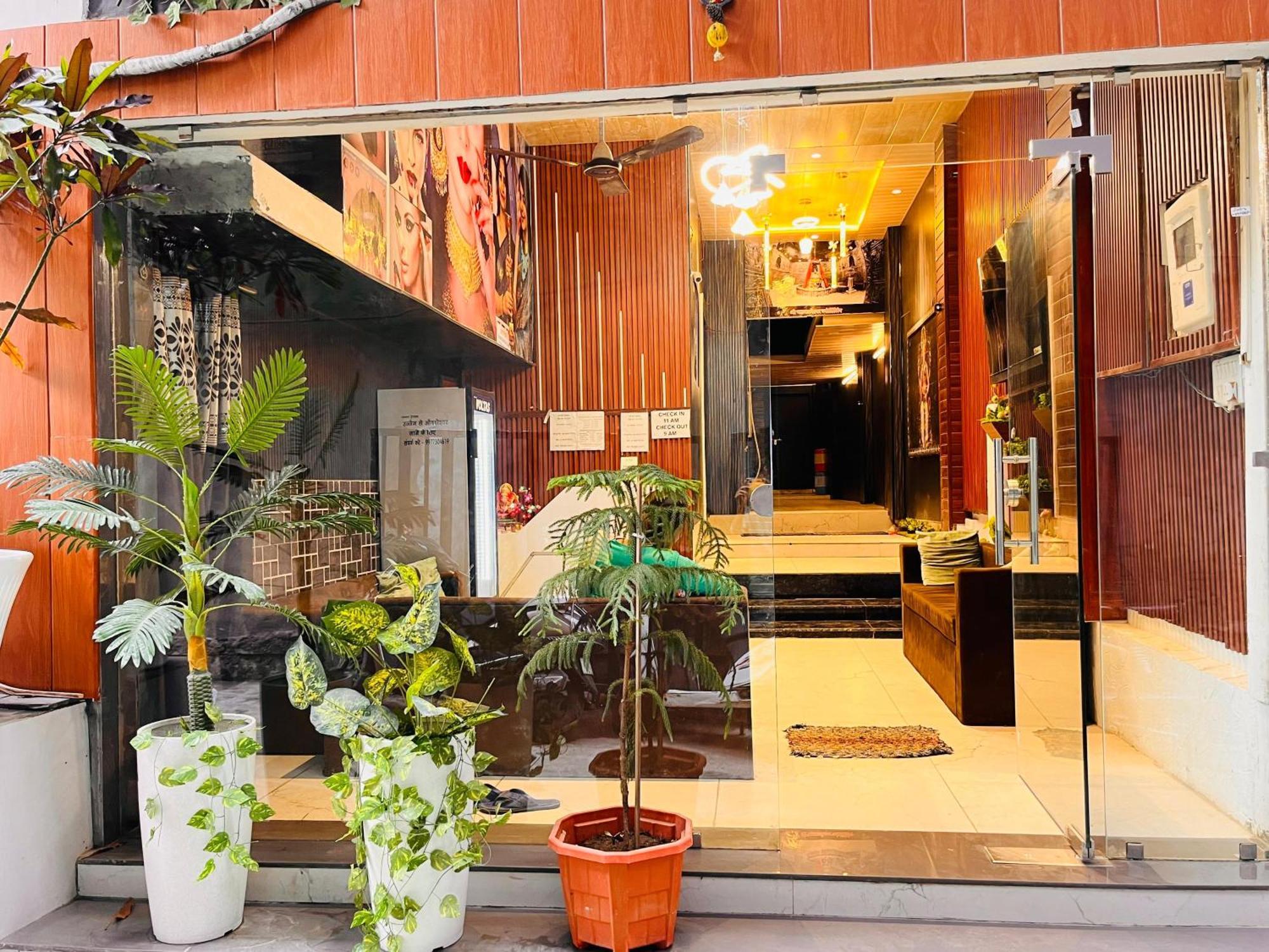 Pallav Guest House Уджайн Екстериор снимка