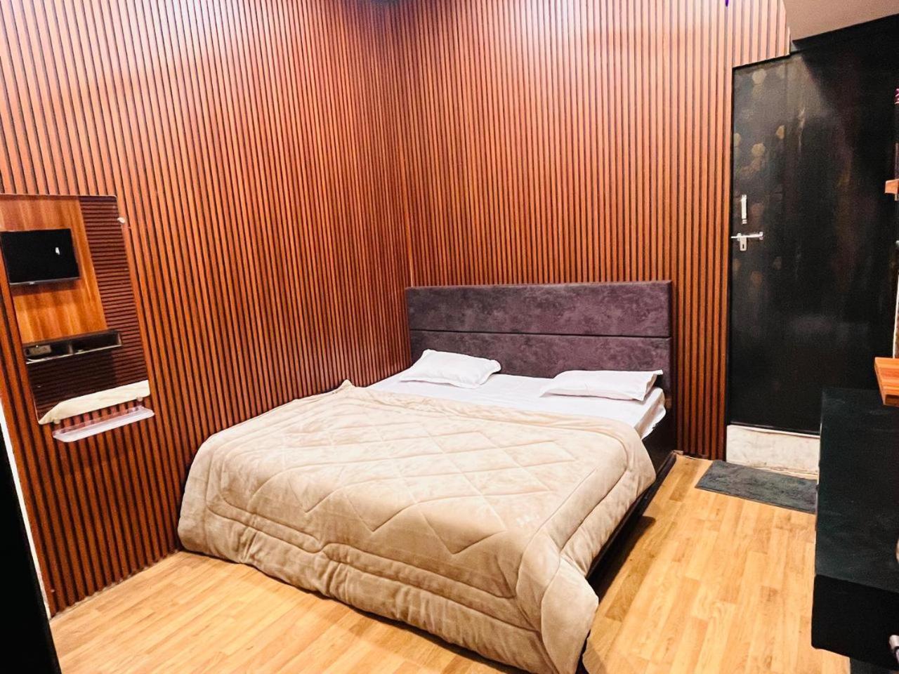 Pallav Guest House Уджайн Екстериор снимка