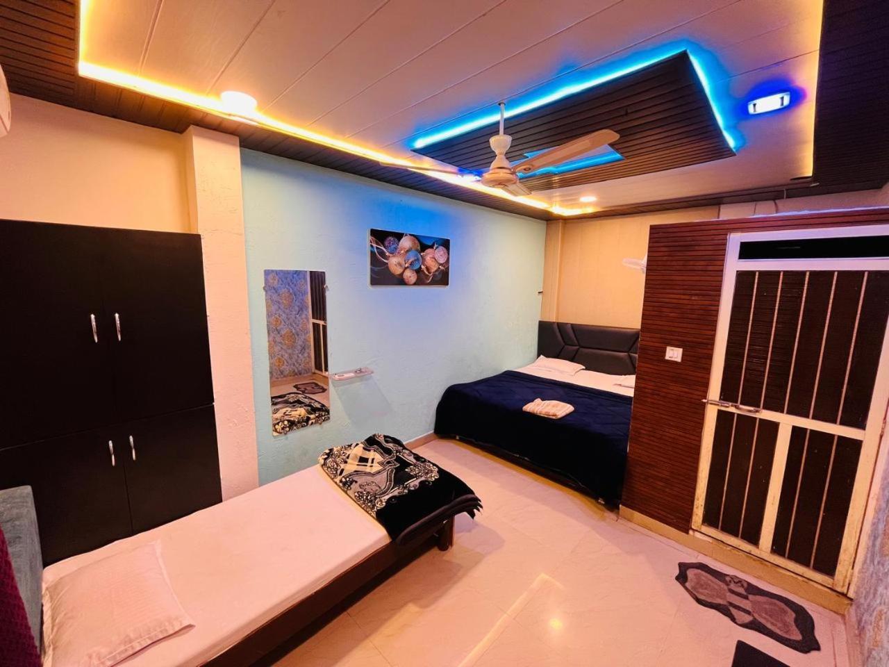 Pallav Guest House Уджайн Екстериор снимка