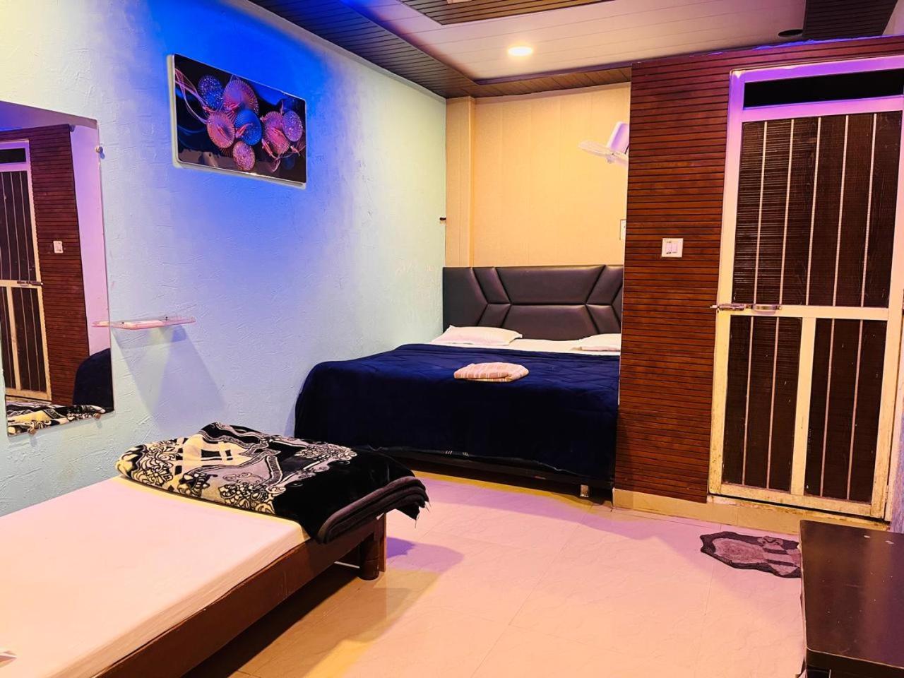 Pallav Guest House Уджайн Екстериор снимка