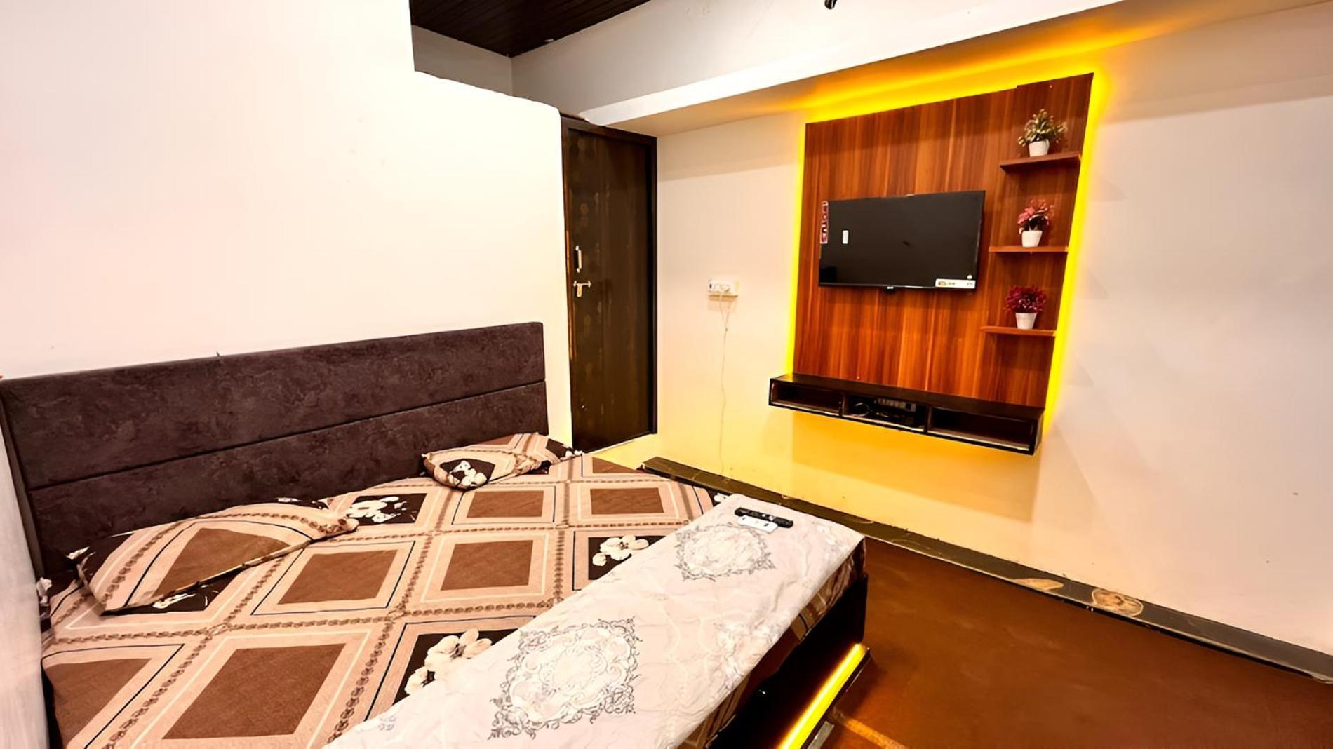 Pallav Guest House Уджайн Екстериор снимка
