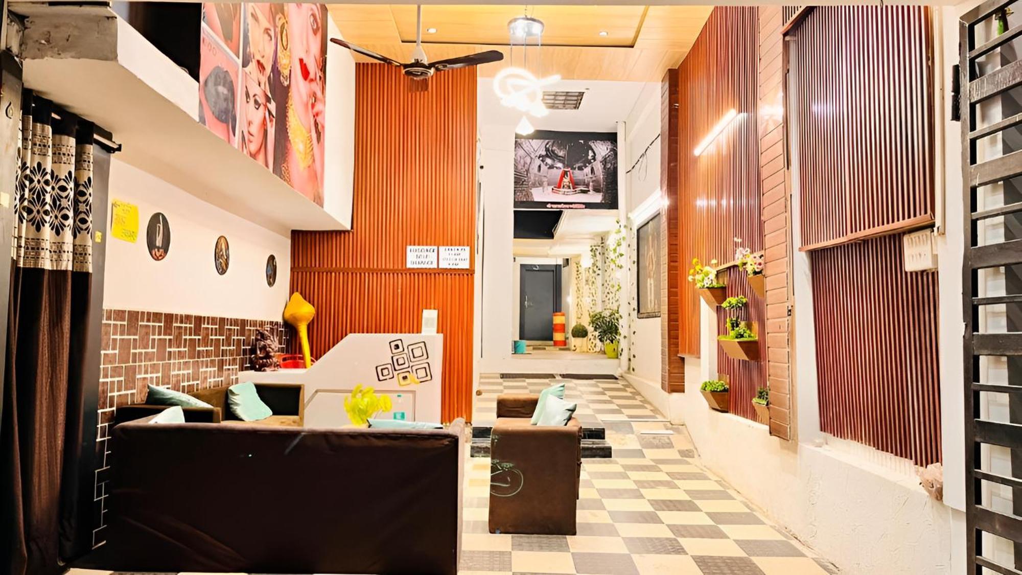 Pallav Guest House Уджайн Екстериор снимка