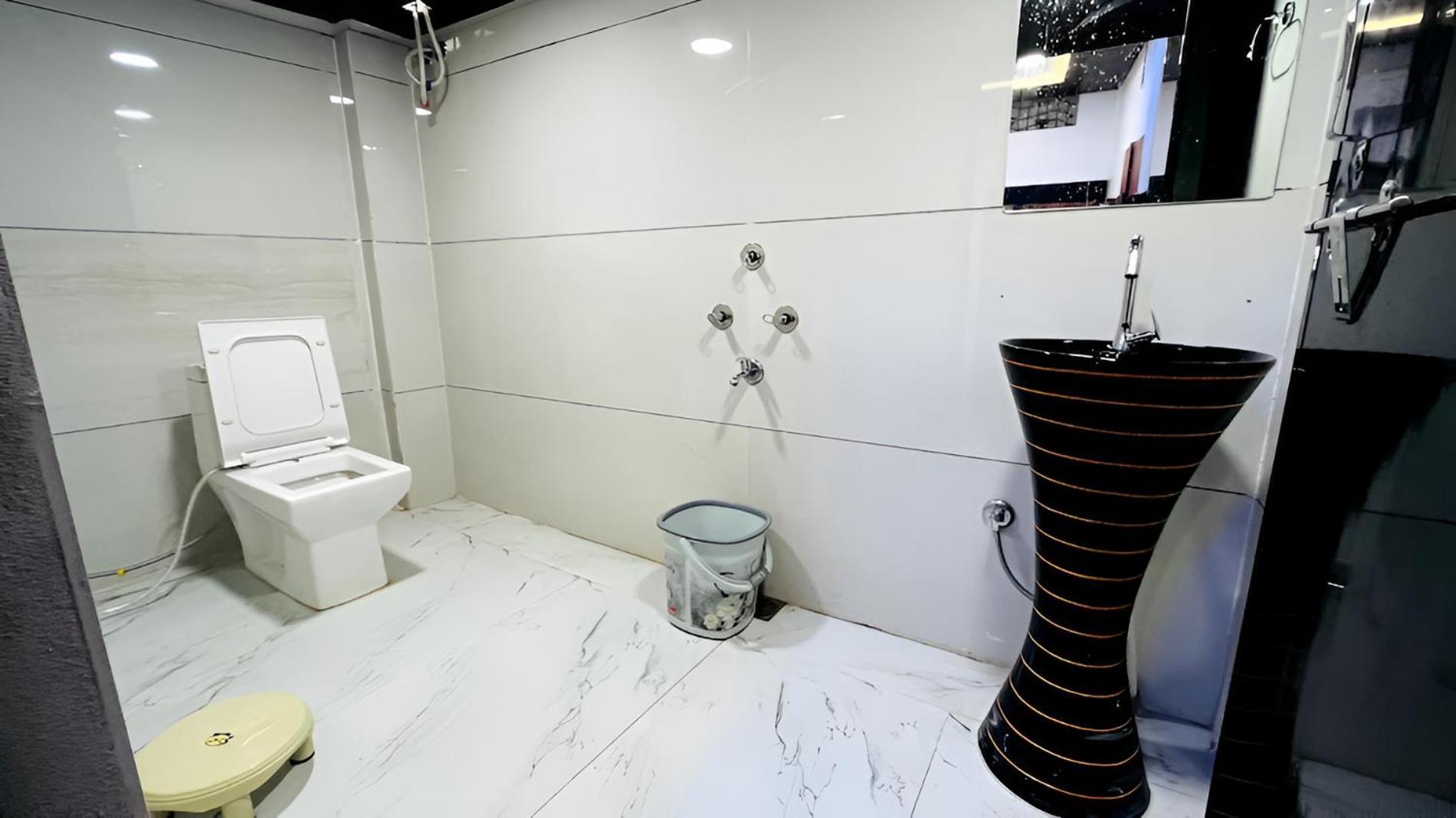 Pallav Guest House Уджайн Екстериор снимка