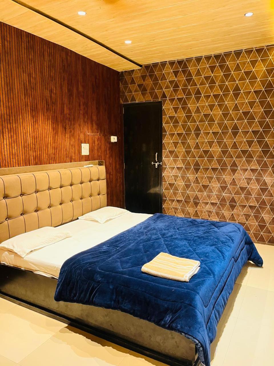 Pallav Guest House Уджайн Екстериор снимка